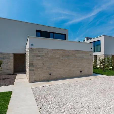 Lovely In Nova Vas With Sauna 펜션 포레치