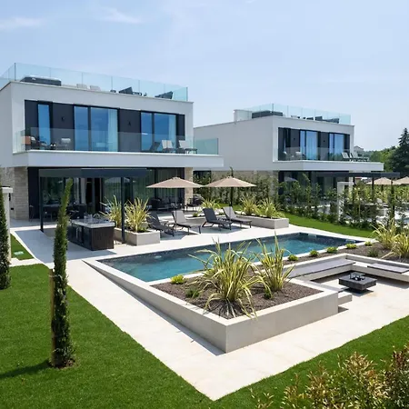 Lovely In Nova Vas With Sauna 펜션 포레치