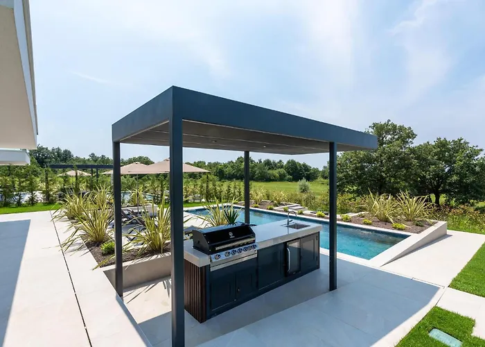 Lovely In Nova Vas With Sauna 펜션 *