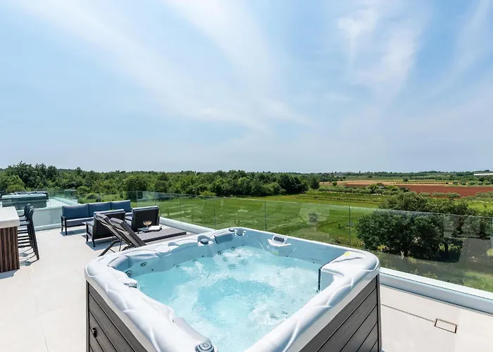 Lovely In Nova Vas With Sauna 펜션 포레치