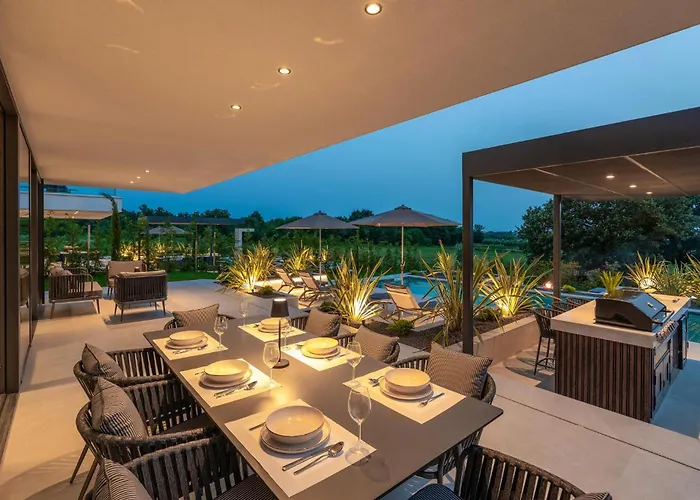 Lovely In Nova Vas With Sauna 포레치