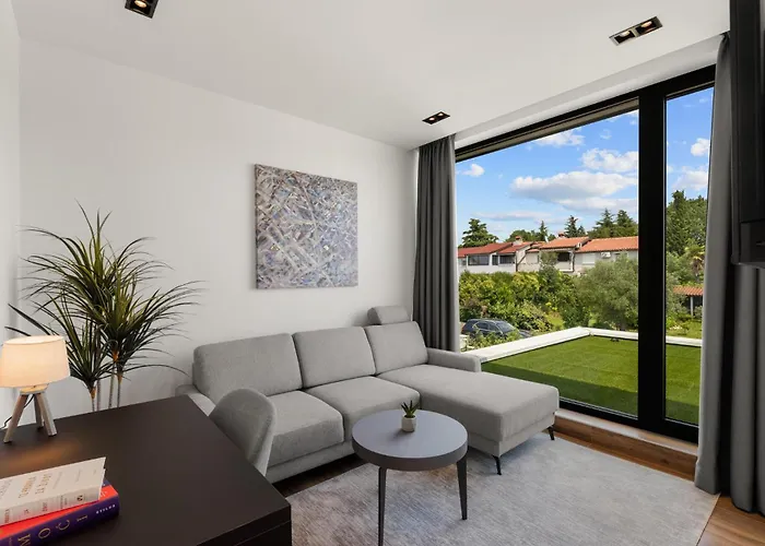 펜션 Lovely In Nova Vas With Sauna 포레치