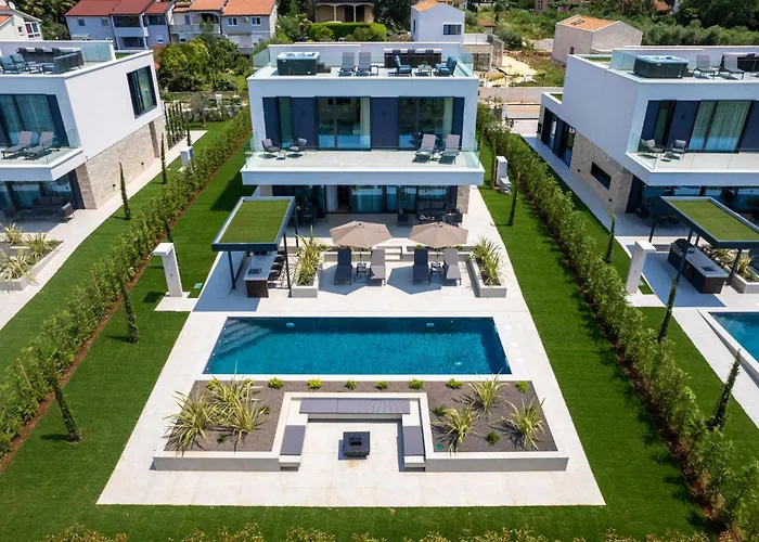 Lovely In Nova Vas With Sauna 포레치