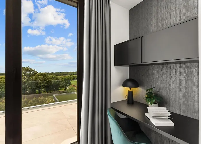 Lovely In Nova Vas With Sauna 포레치