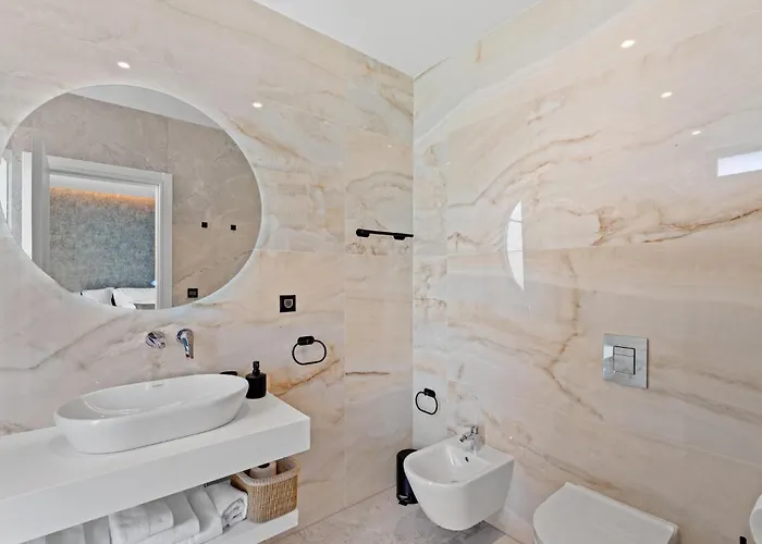 Lovely In Nova Vas With Sauna 포레치