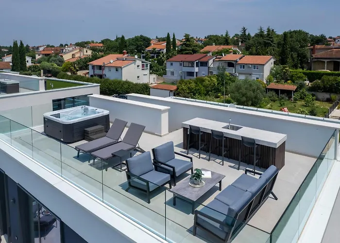 Ferienhaus Lovely In Nova Vas With Sauna Poreč