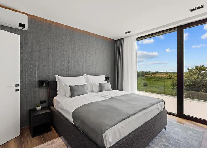 Ferienhaus Lovely In Nova Vas With Sauna Poreč